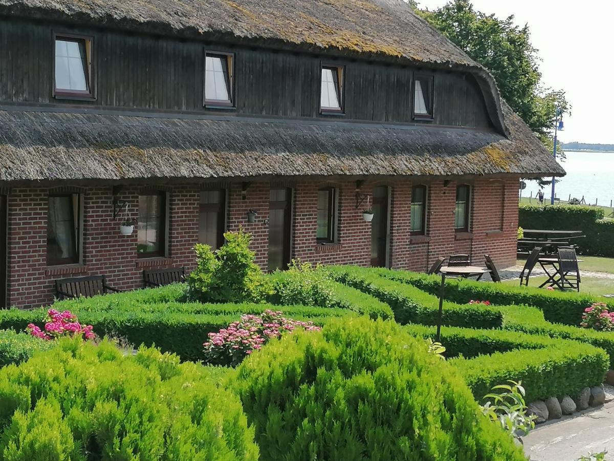 Gasthof-Ferienwohnungen-Kliesow'S Reuse Alt Reddevitz Exterior photo